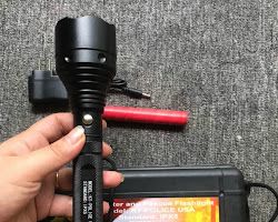 Đèn pin tiêu chuẩn IPX5 sạc điện